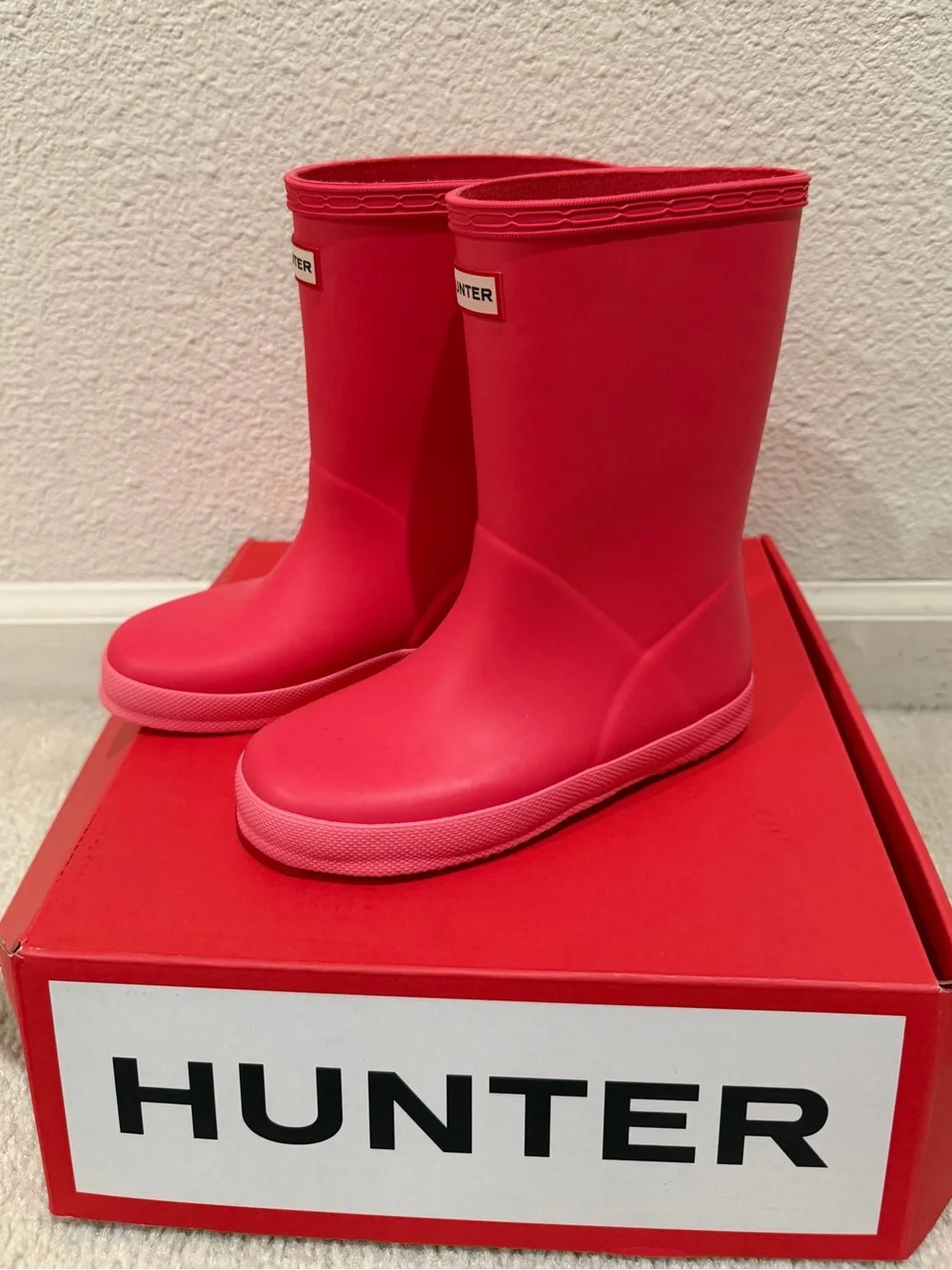 Brand New In Box Hunter Kids First Classic Pink Rubber Rain Boots US 12 UK 11